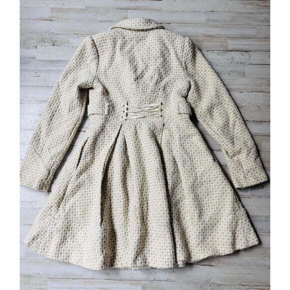 Gorgeous XOXO Gold and Cream Tweed Jacket sz S EUC - Picture 3 of 6